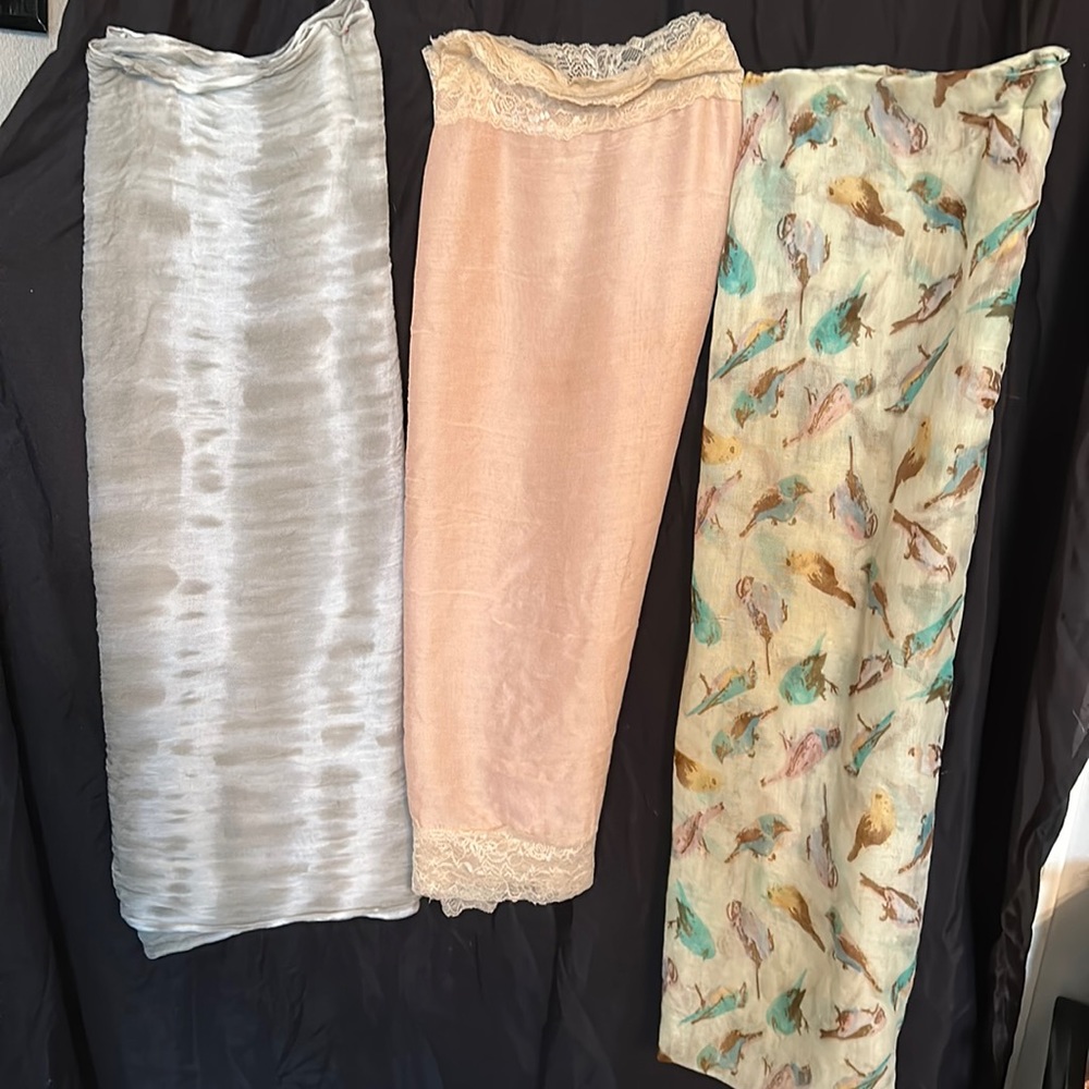 Lot of infinity scarves chiffon.